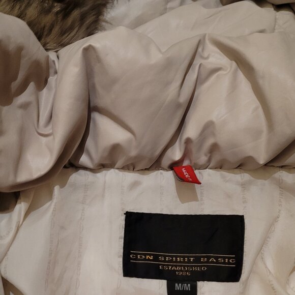Canadian spirit CDN Spirit Women's down jacket parka Medium made in Canada used - Picture 2 of 3